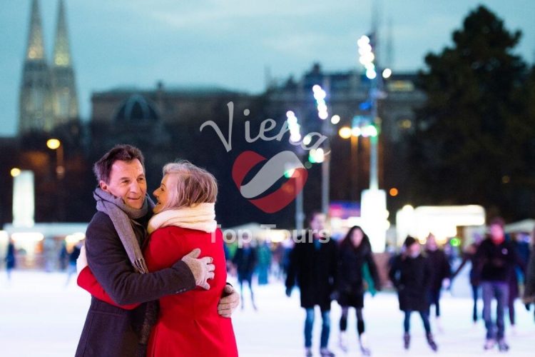 Rathausplatz ice skating