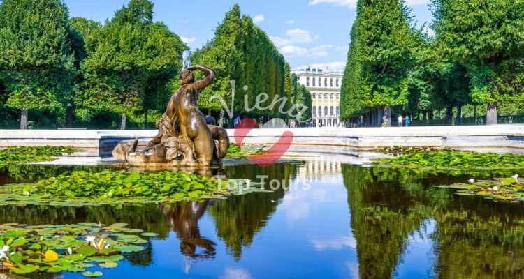 Westlicher Najadenbrunnen, Schloss Schönbrunn